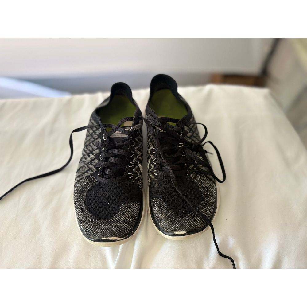 Nike Free 4.0 Flyknit Women's Size 8 Running Shoes Black / White 717076-001